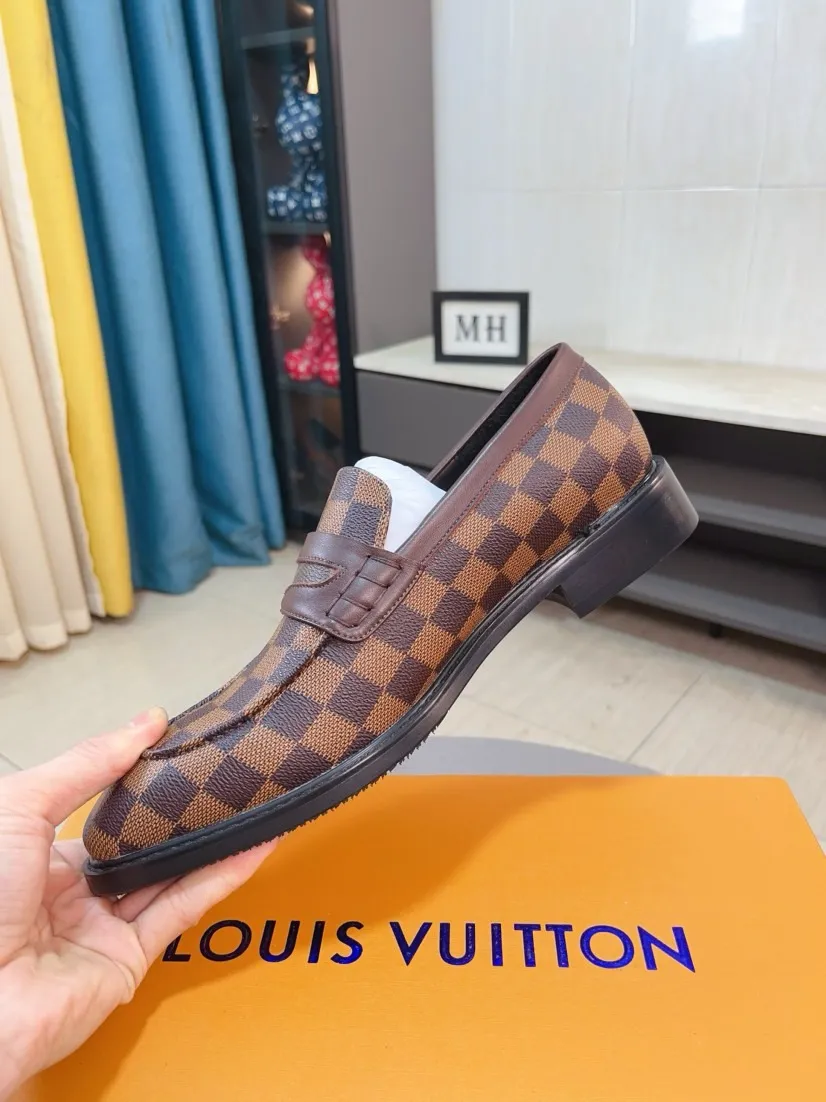 Ex-factory price 720🌹🌹High version [LV] Louis Vuitton's popular casual leather shoes🎖Fashionable and elegant🎖🎖Material: Original imported open-edge beaded cowhide, washed cowhide leather lining, original open-molded rubber outsole, high-end and classy, ​​elegant quality, instantly transforming into a handsome man ❤❤Standard\nNumber: 38-44